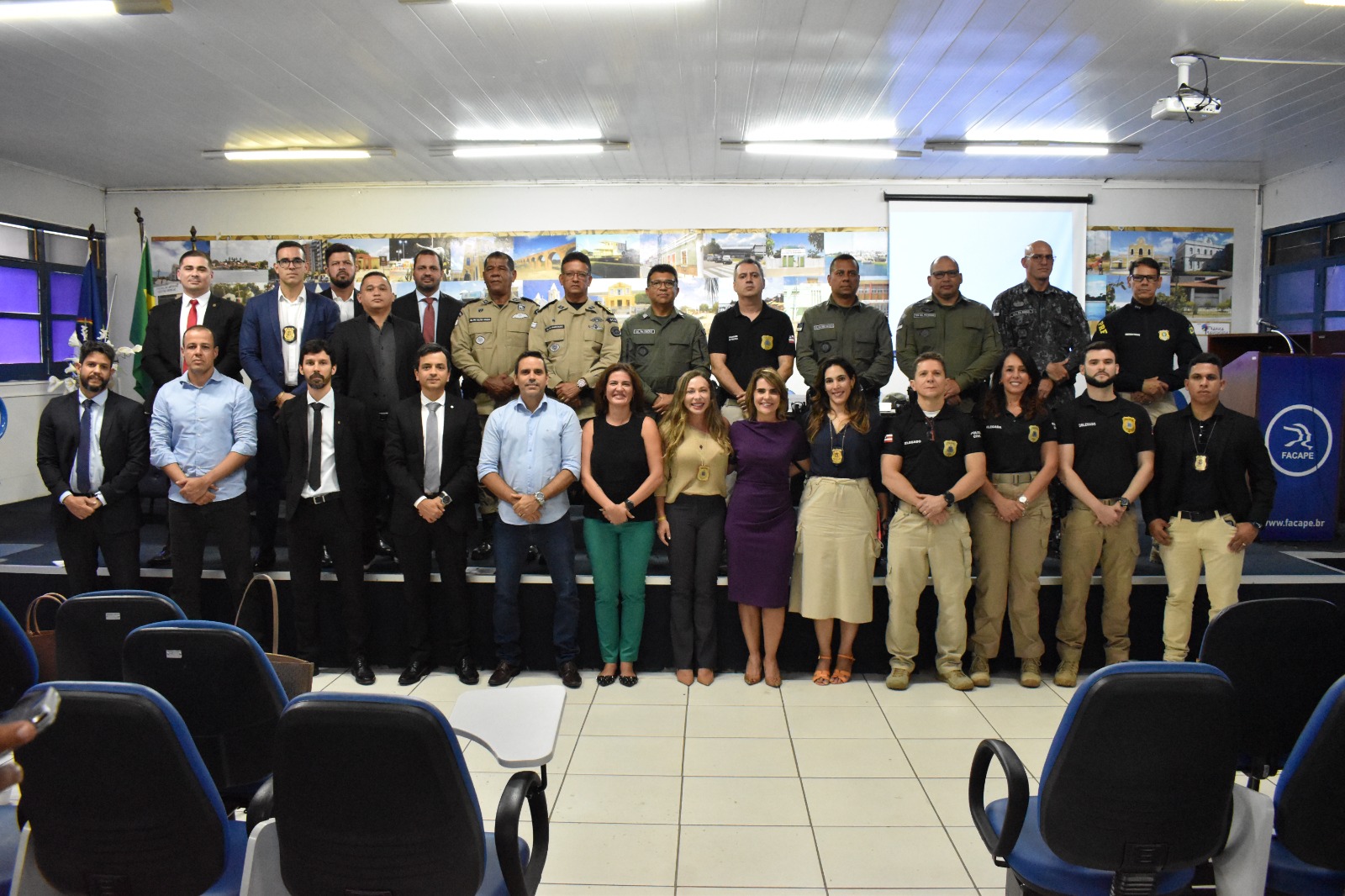 Petrolina: Segurança de Pernambuco e da Bahia traçam estratégias de combate ao crime organizado